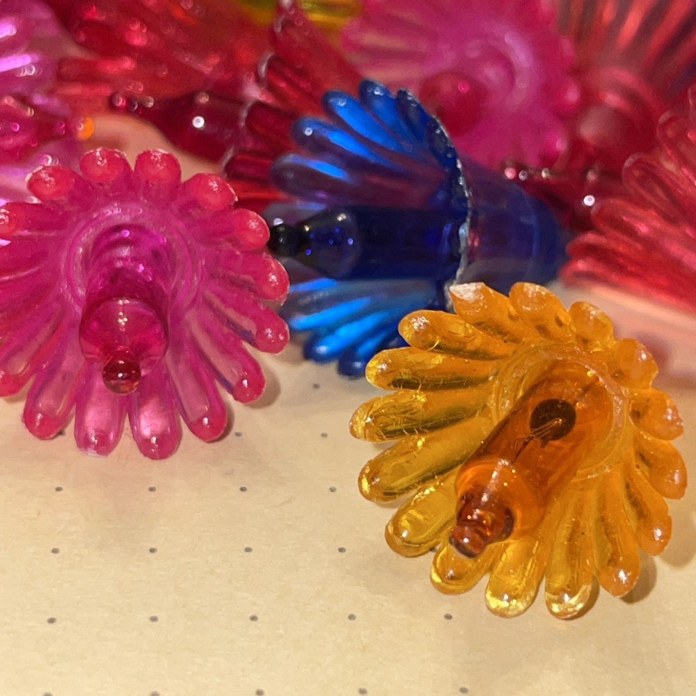 41 Colored Acrylic‎ Ribbed Flower Christmas Light Covers w Colored Light Bulbs